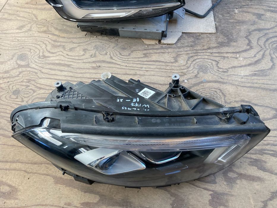 Десен фар за Mercedes A-class. W177. 18-23. Led. Оригинален.