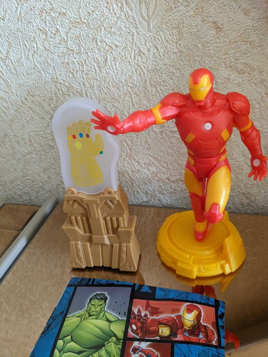 Киндер сюрприз Maxi герои Marvel Iron Man