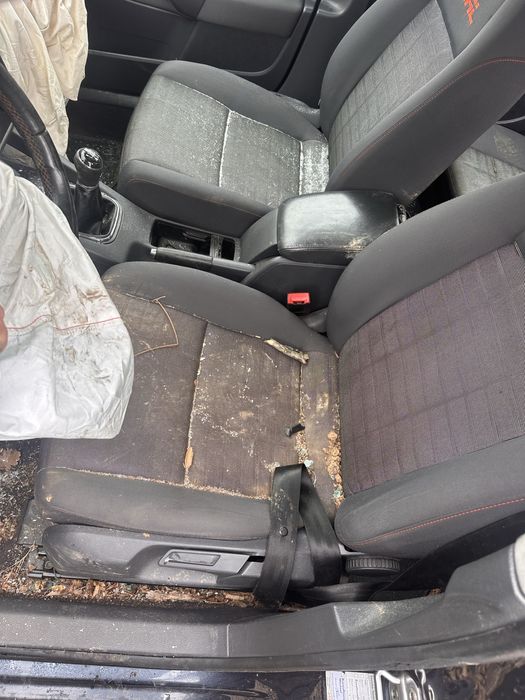 Dezmembrez Volkswagen Golf 5