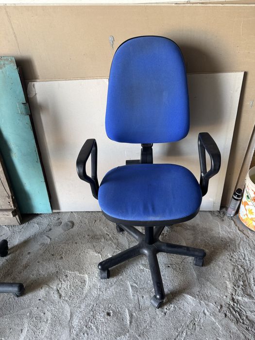 Стул офисный в хорошем состоянии.