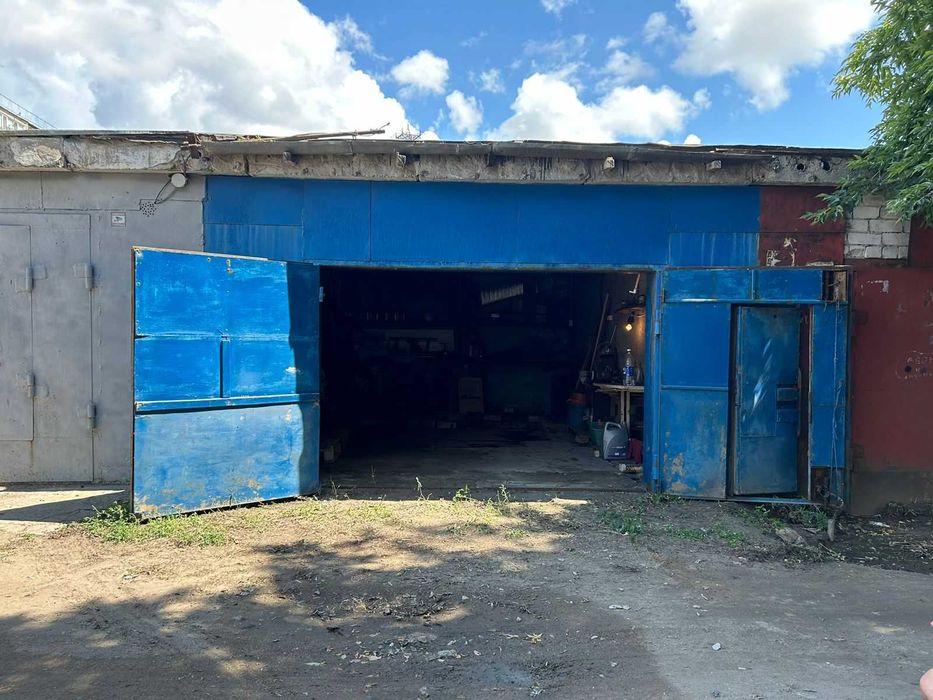 Классный гараж для легкового авто и хранения