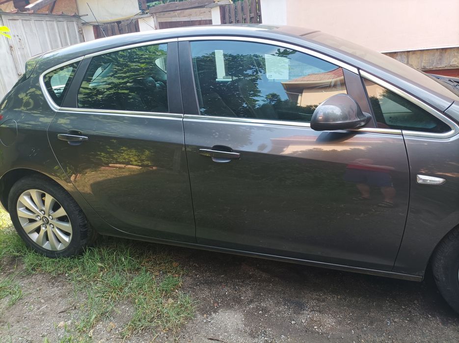 Опел Астра J DCI