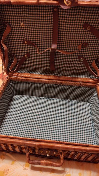 Плетен куфар за пикник