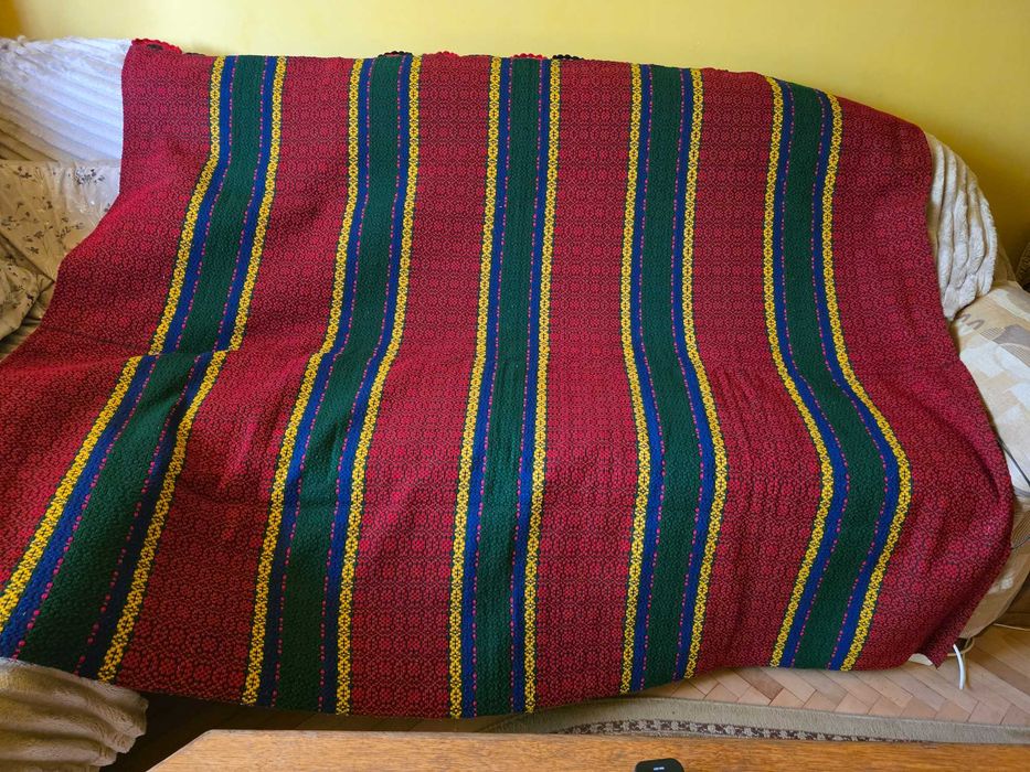 Vand covoare traditionale din lână
