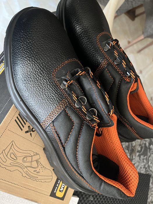 Нови работни обувки, 42 номер