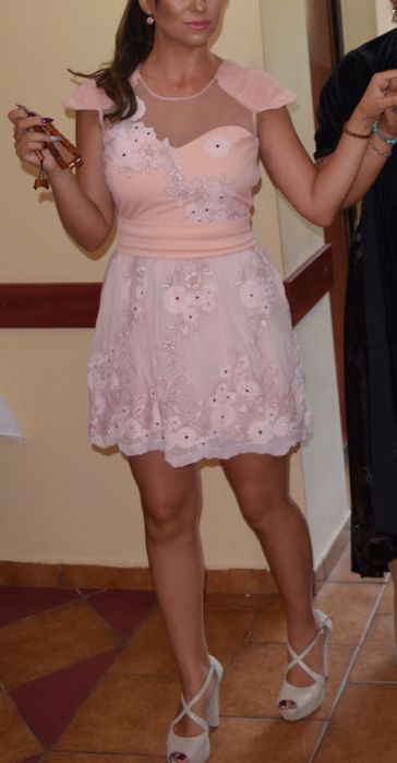 Rochie scurta roz deschis dantela