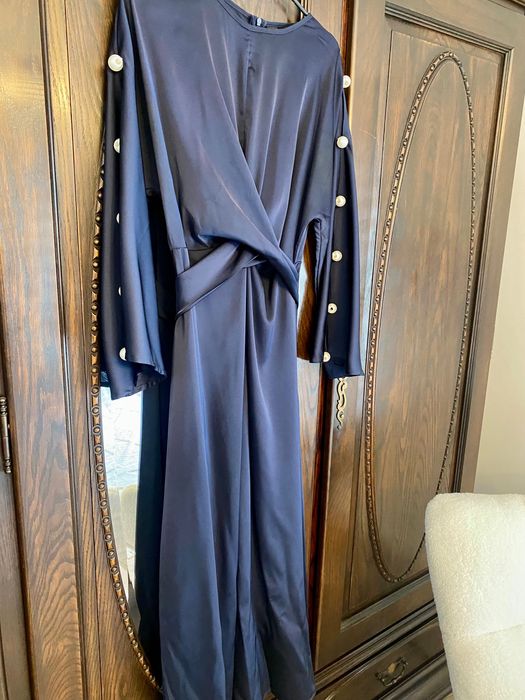 Rochie albastră cu perle