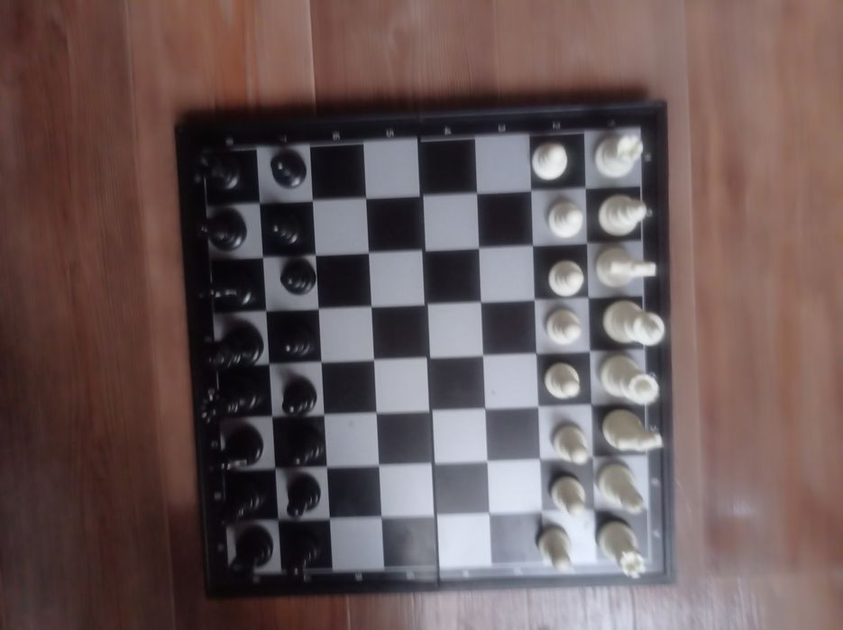 Продам шахматы и шашки