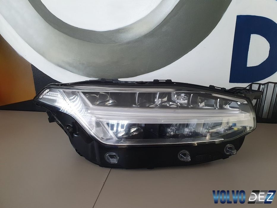 Far LED dreapta VOLVO XC90 31468919