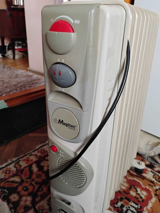 Vând calorifer electric