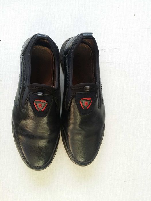 Туфли на мальчика 36 размер.