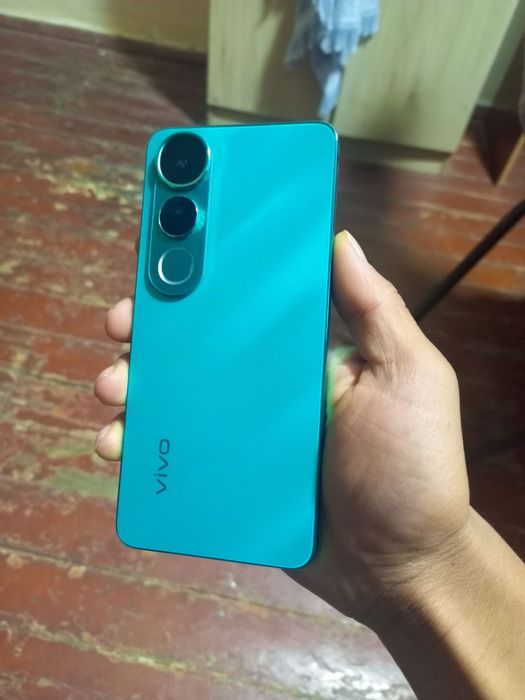 Vivo v 50 lite holati ideal narxi 2.5 million keloshamiz pul zarur