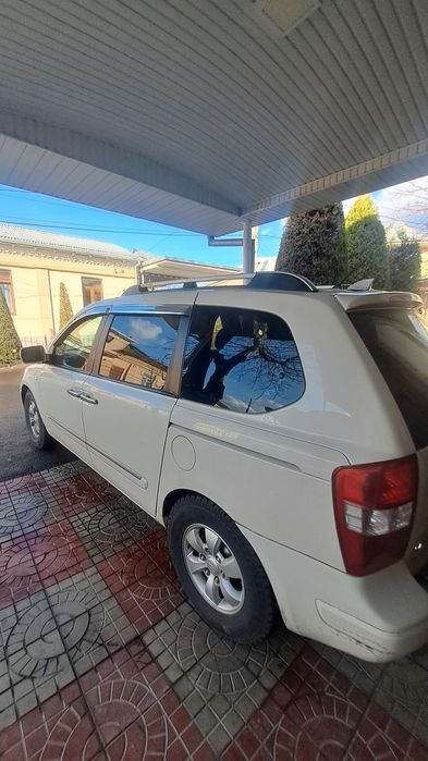 Kia Carnival sotiladi