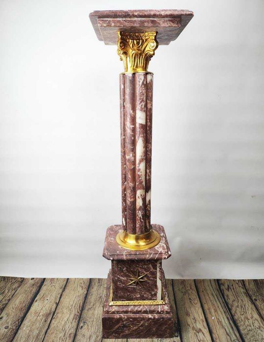 Мраморна колона - постамент /пепел от рози/