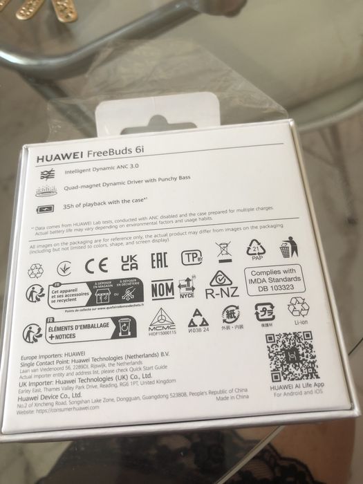 Продавам слушалки HUAWEI FREEBUDS 6i