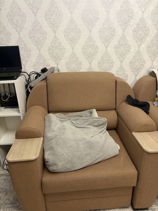 Диван угловой в хорошем состоянии