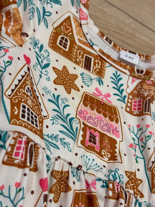 Приказна детска зимна рокля с невероятен принт