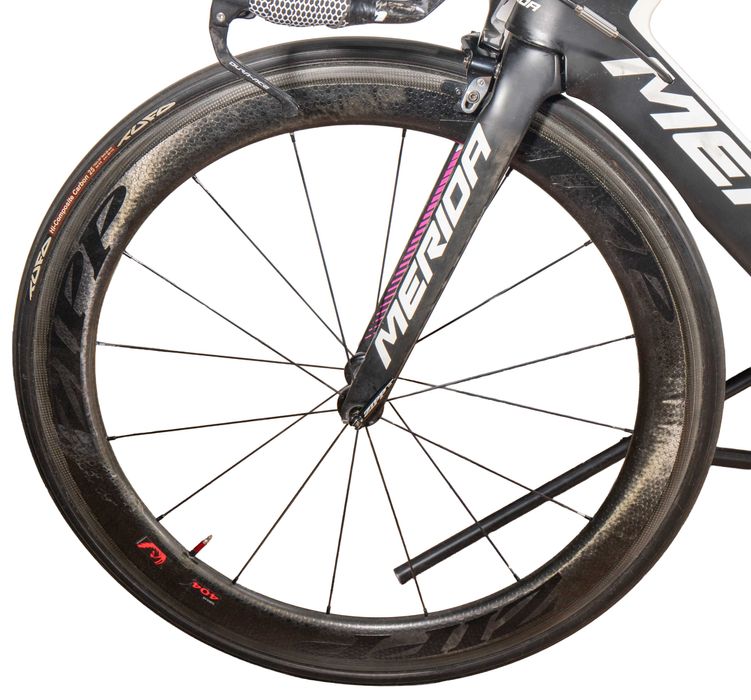 Продавам тубуларни капли Zipp 404 и заден диск за часовник Corima