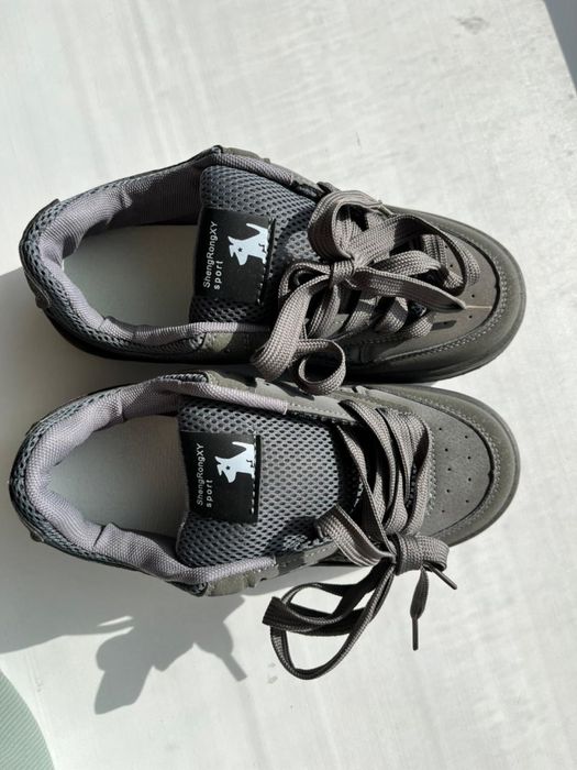 Продам кроссовки