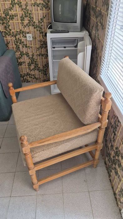 Дървени мебели- маса, столове, шкафове, гардероби