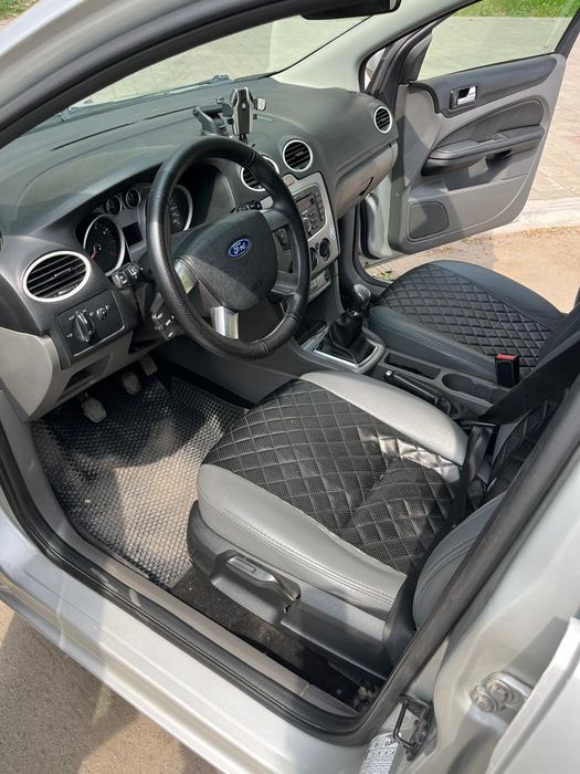 Продам автомобиль Ford focus 2