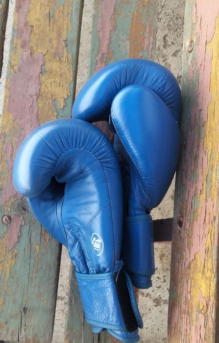 Боксёрские перчатки AIBA Adidas