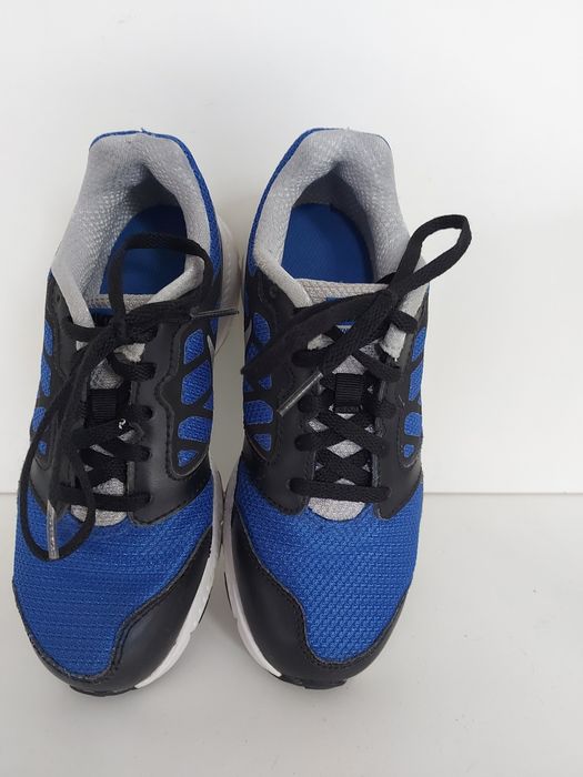 Vând încălțăminte  sport Nike mărimea 32