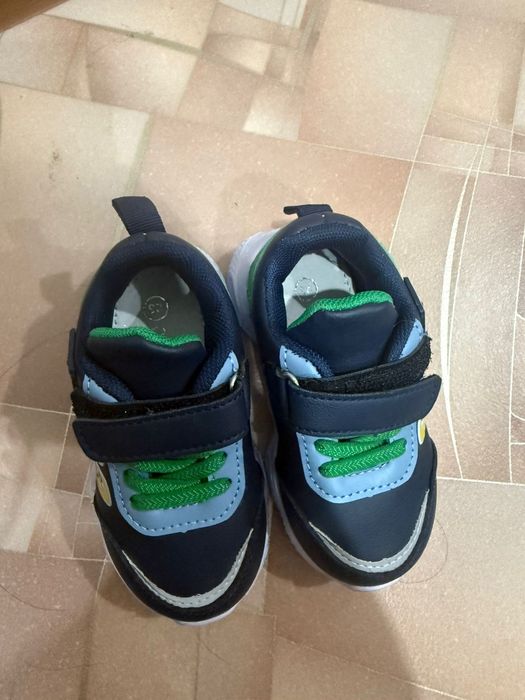 Продам Кроссовки детский