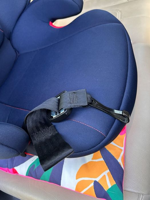 Scaun auto cu prindere isofix