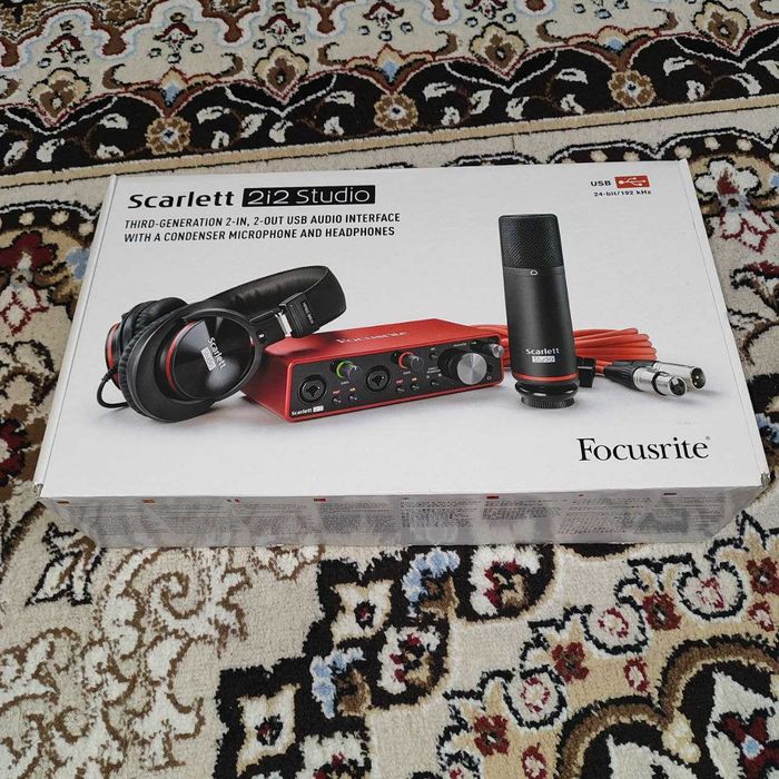 Звуковая карта Focusrite Scarlett 2i2 Studio 3rd Gen