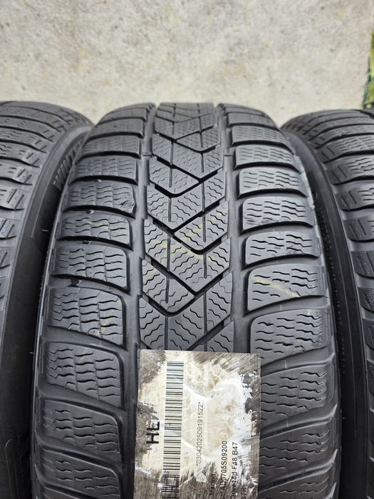 Vând patru anvelope de iarna pirelli 225 50 18 46 19