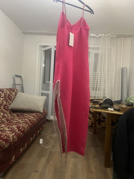 Платье есть ещё свадебное