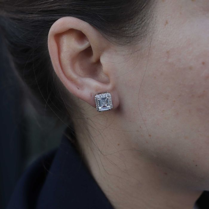 Cercei deosebiti cu cristale din zirconiu