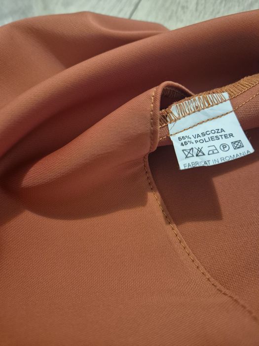 Rochie scurtă cărămizie 34