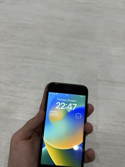 Срочно продам айфон 8