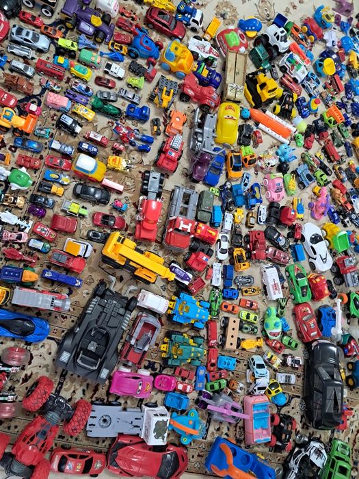 Машинки самые лучшие много разных.