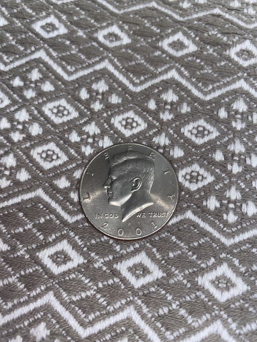 Продам монетку 2001 HALF DOLLAR