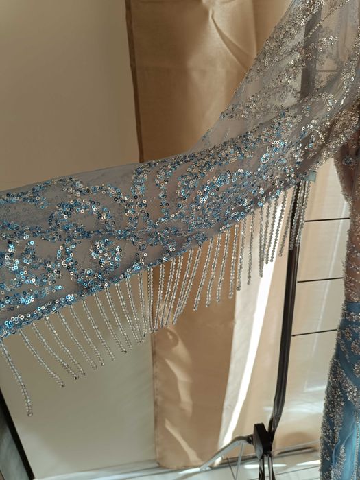 Официална рокля с пера