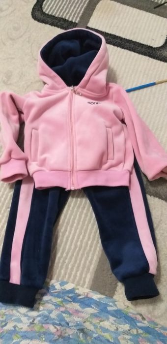 Продам велюровый костюм на девочку