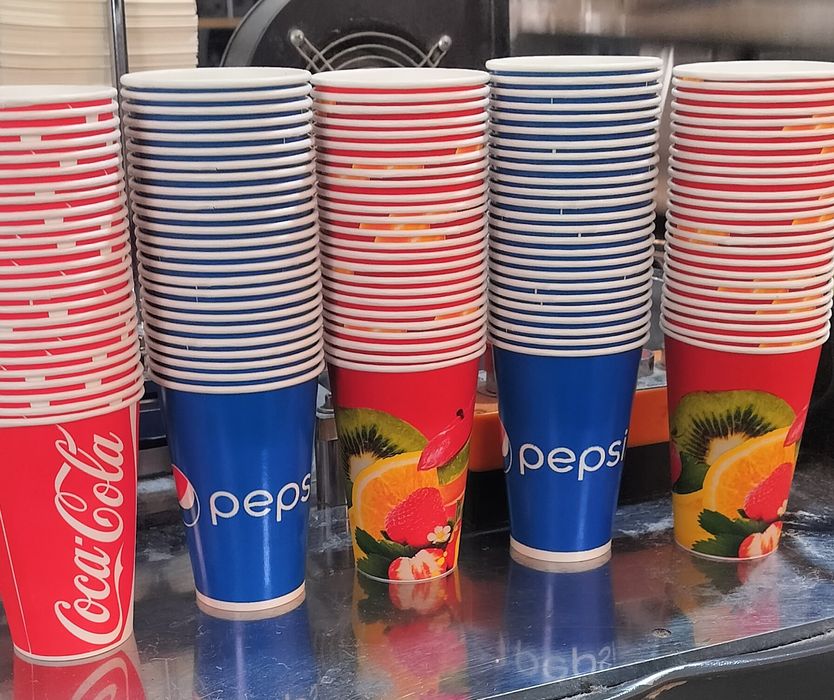 Одноразовые бумажные стаканы в ассортименте