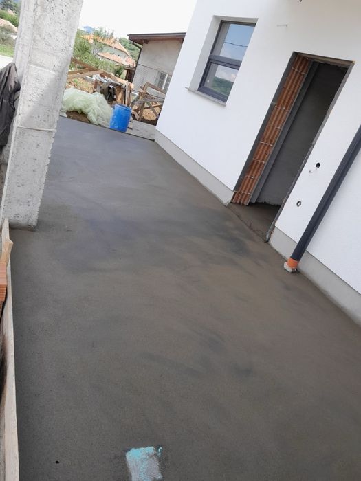 Машинно полагане на подови замазки