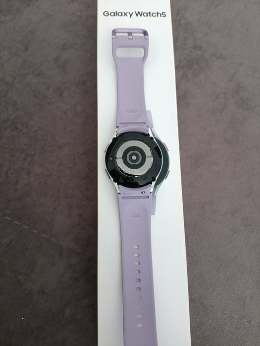 Продам часы Samsung watch 5 40мм