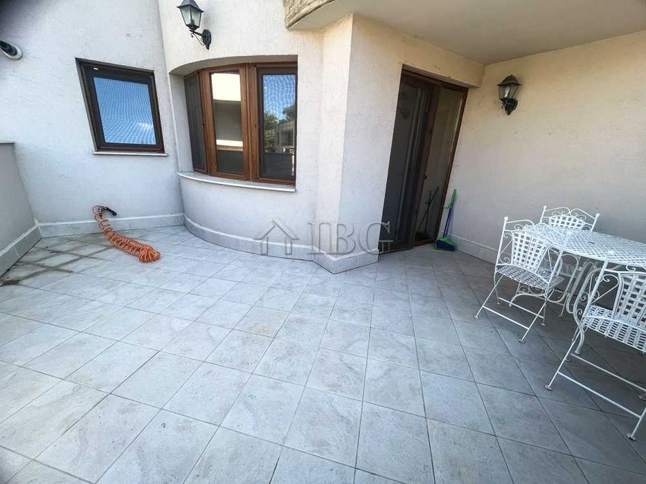 Дава се под наем Двустаен апартамент в Русе, Център - 62 кв.м за 561 € - Снимка #12