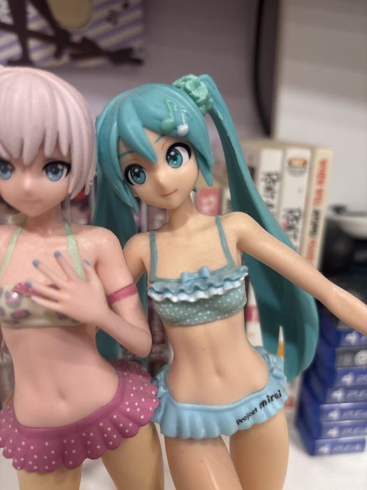 Hatsune Miku and Megurine Luka фигурки