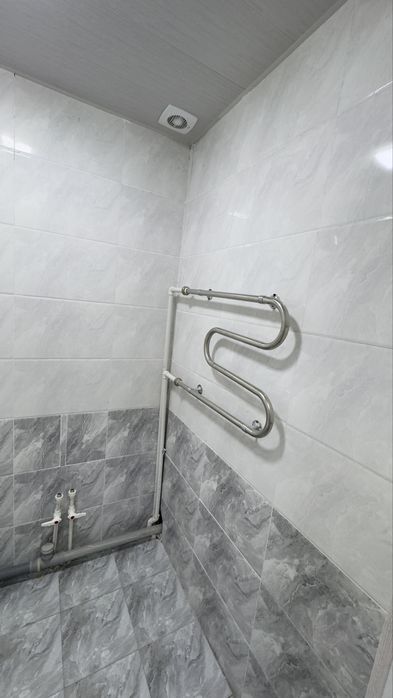 Navoiy shahar Nina kafesi orqasida 2 xonali uy sotiladi