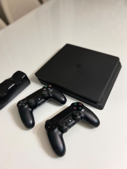 Playstation 4 13.04 versiya slim 500gb в хорошем состояние продается