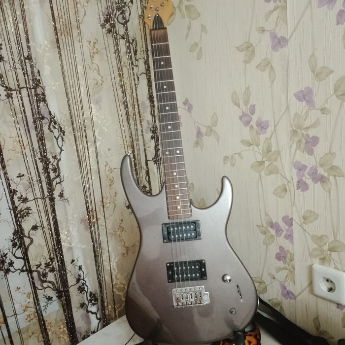 Продам электрогитару