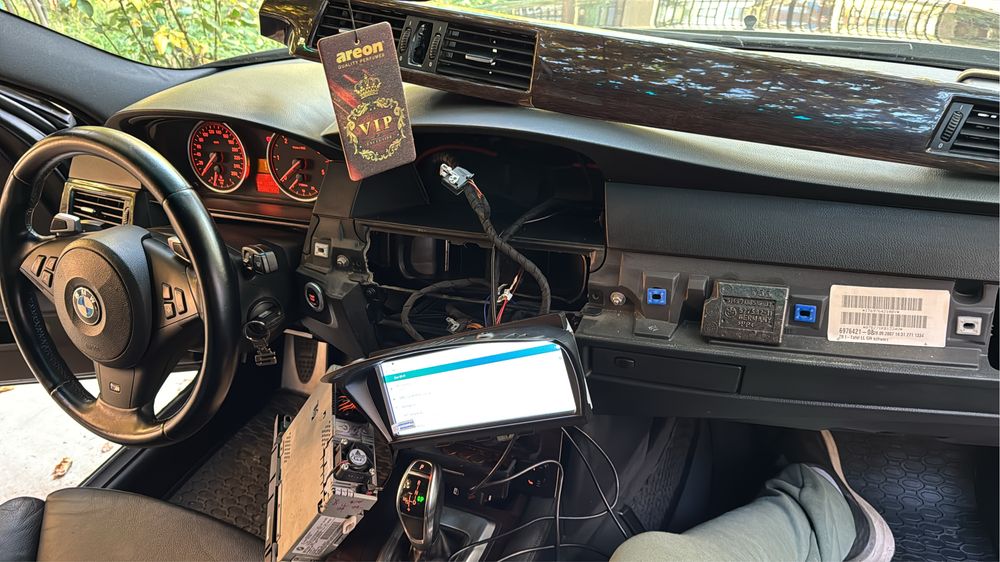 Montăm Navigații, Camere de Marșarier, DVR și Subwoofere +statie audio