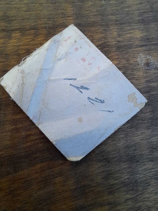 Ръчно изработена кукерска маска от орех за окачване