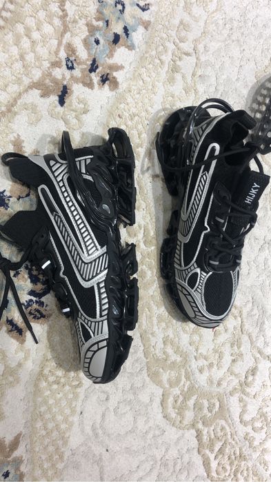 Продам Кроссовку